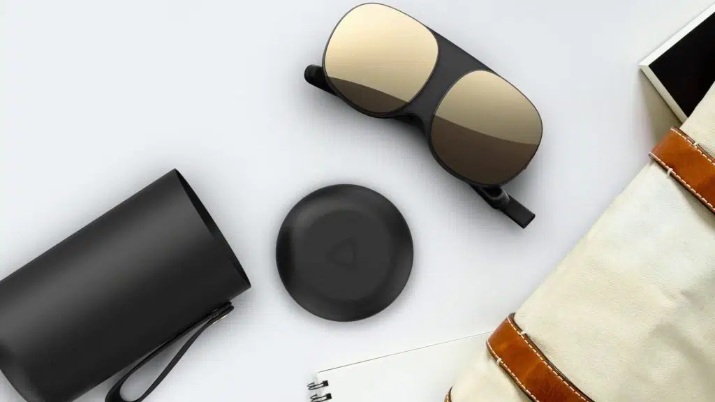 htc vive flow case and glasses