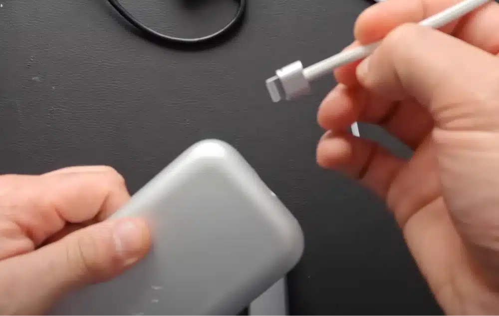 apple vision pro tips remove battery cable